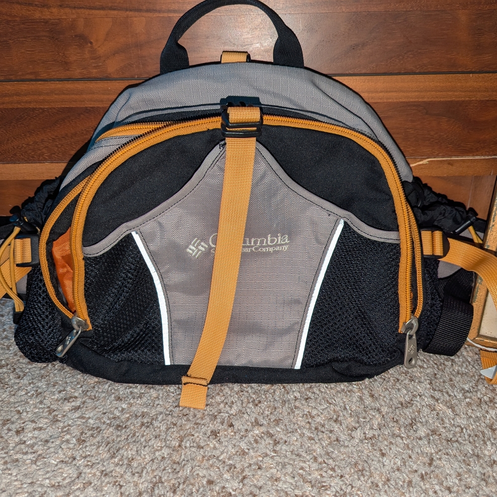 Columbia Gray and Black Men's Bag